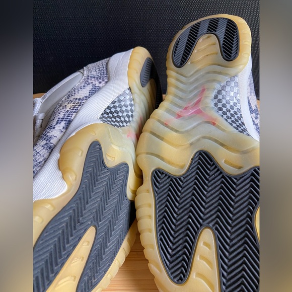 Air Jordan 11 Retro Low Snake Light Bone Snakeskin Men's Size 11.5  CD6846 - Picture 6 of 6